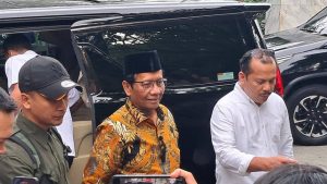 Mahfud Soal Oknum Satpol PP Garut Dukung Gibran: Pelanggaran, Norak