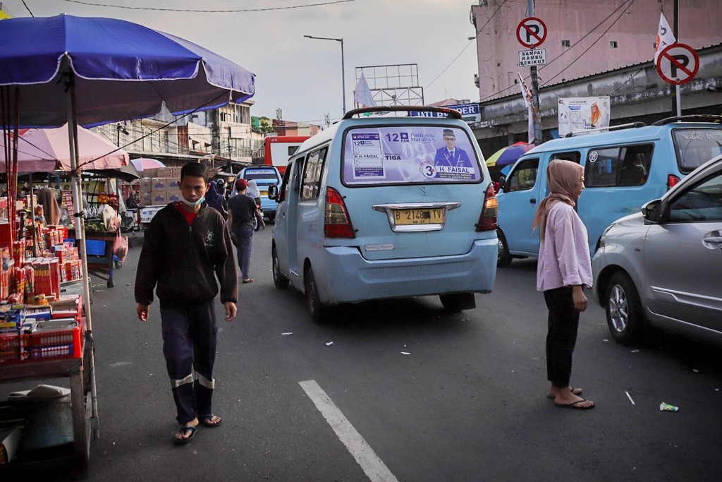 Ragam Alat Peraga Kampanye di Angkutan Umum Jelang Pemilu 3