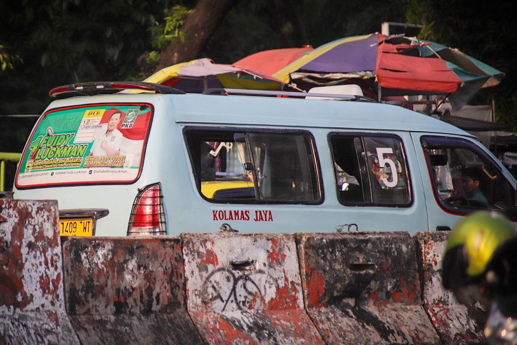 Ragam Alat Peraga Kampanye di Angkutan Umum Jelang Pemilu 4