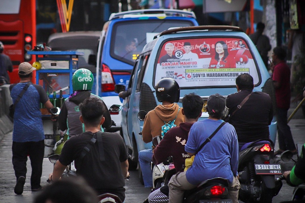 Ragam Alat Peraga Kampanye di Angkutan Umum Jelang Pemilu 5