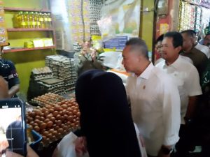 Zulhas Sidak Pasar Jagasatru Cirebon, Harga Cabai dan Beras Jelang Nataru Bikin Kaget