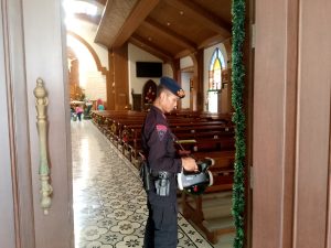 Tim Jibom Gegana Satbrimob Polda Jabar Sterilisasi Gereja di Kota dan Kabupaten Cirebon