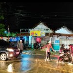 Simpang Mountoya Banjir, Brimob Yon C Pelopor Kerahkan 30 Personel Atur Lalin