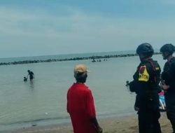 Pantai Tirtamaya Dijaga Ketat Usai Tahun Baru 2026, Pengunjung Masih Membludak