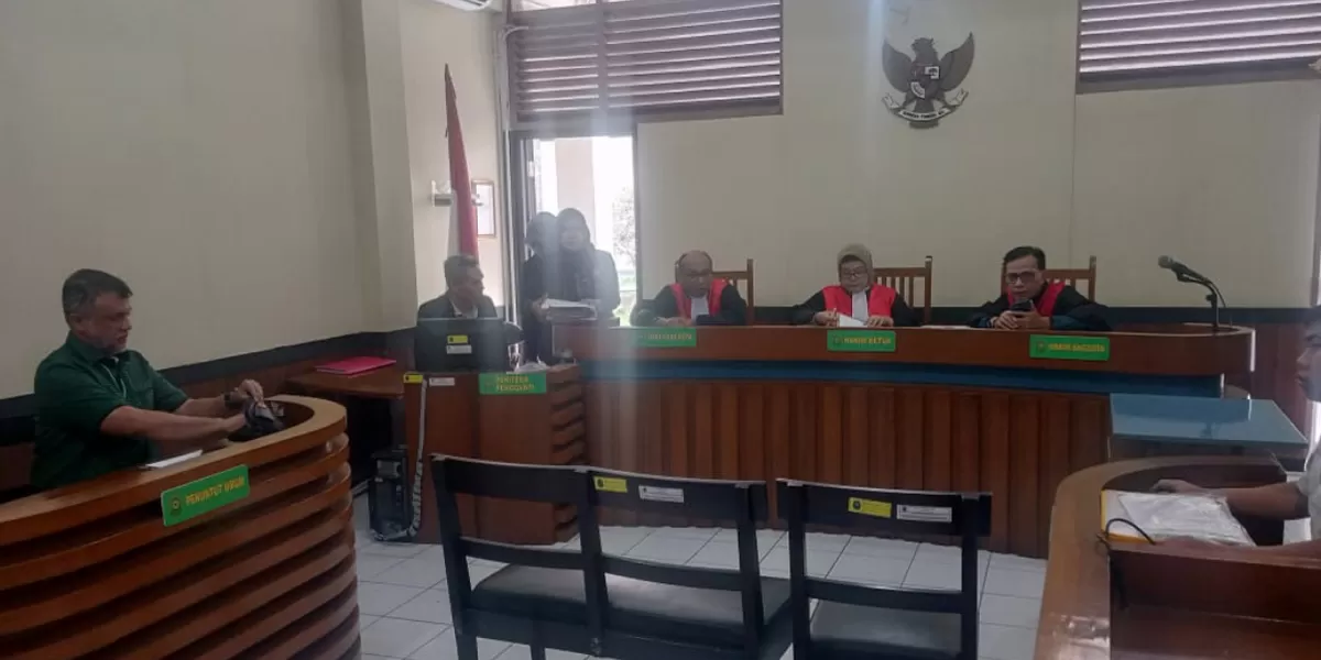Sidang perdana gugatan Bupati Cirebon di Pengadilan Negeri (PN) Bandung, Kamis (29/01/2026). (dok. zonabandung)
